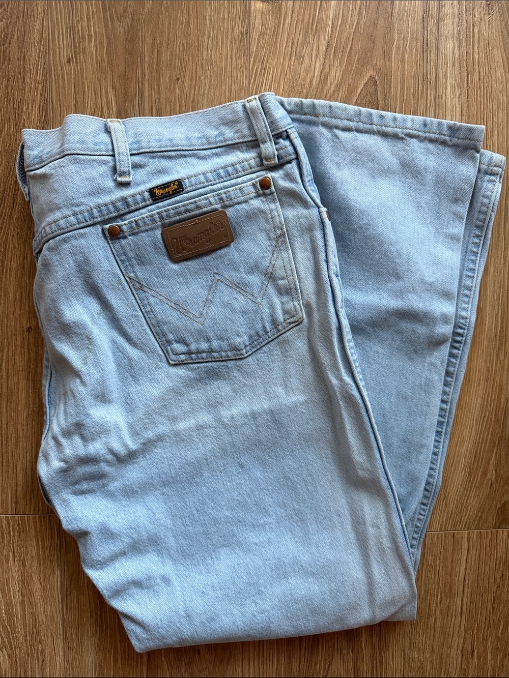Wrangler Light Blue Relaxed Fit Men's Jeans